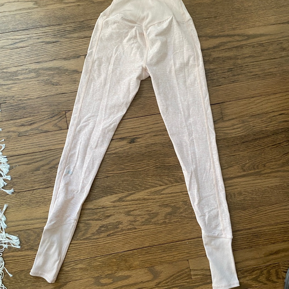 Alo high waisted nectar color leggings